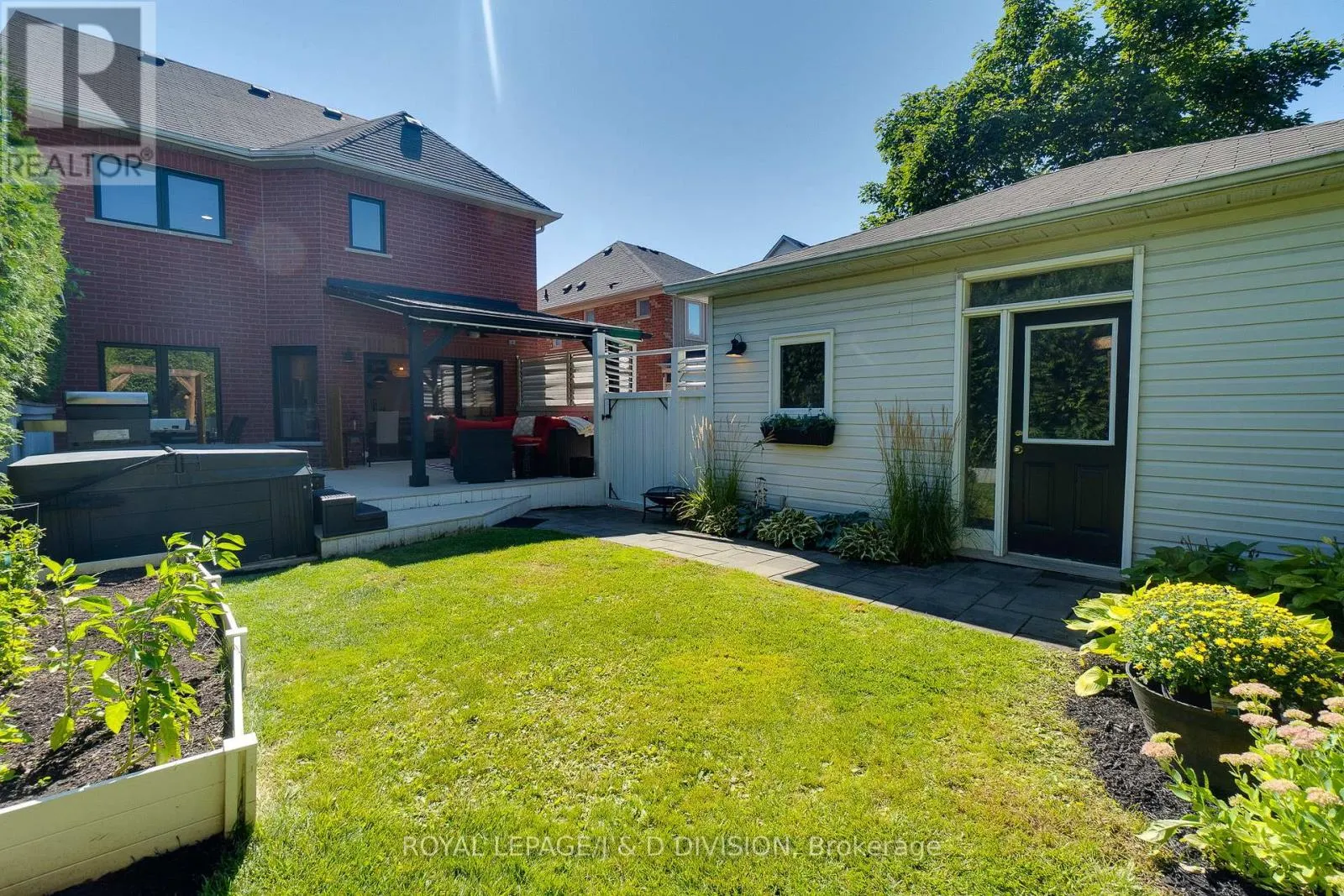 2448 CAPILANO CRESCENT