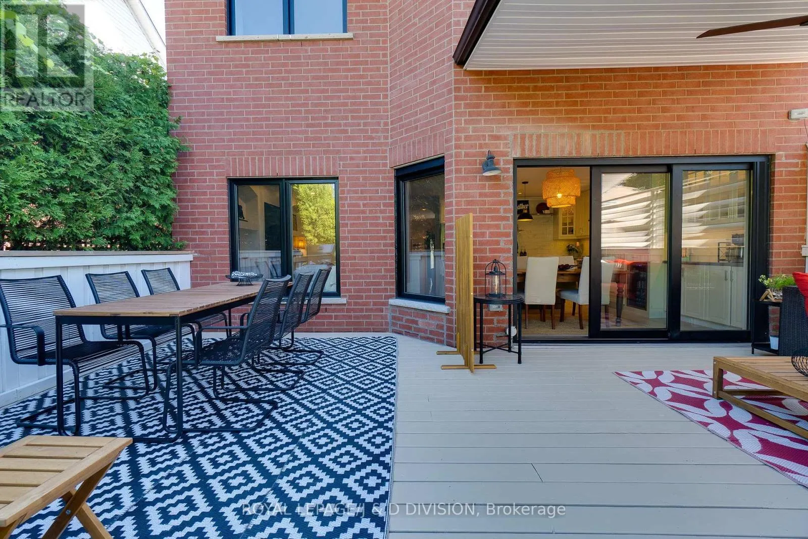 2448 CAPILANO CRESCENT