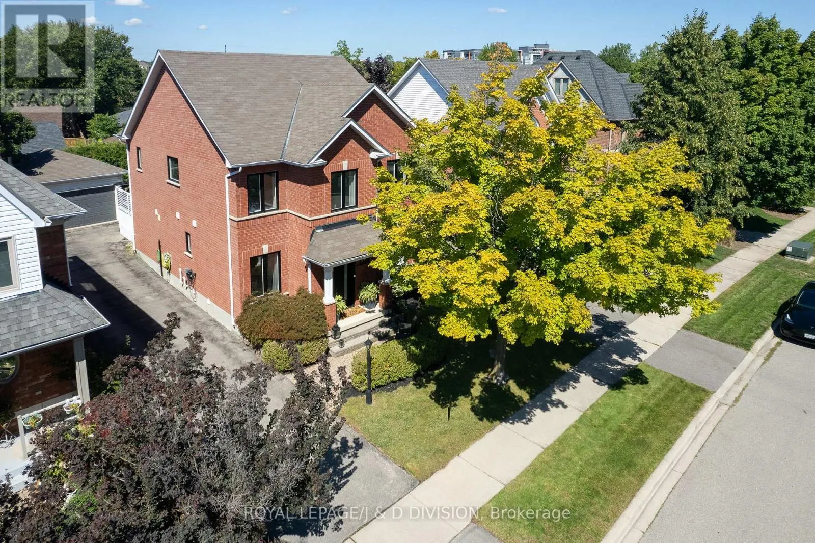 2448 CAPILANO CRESCENT