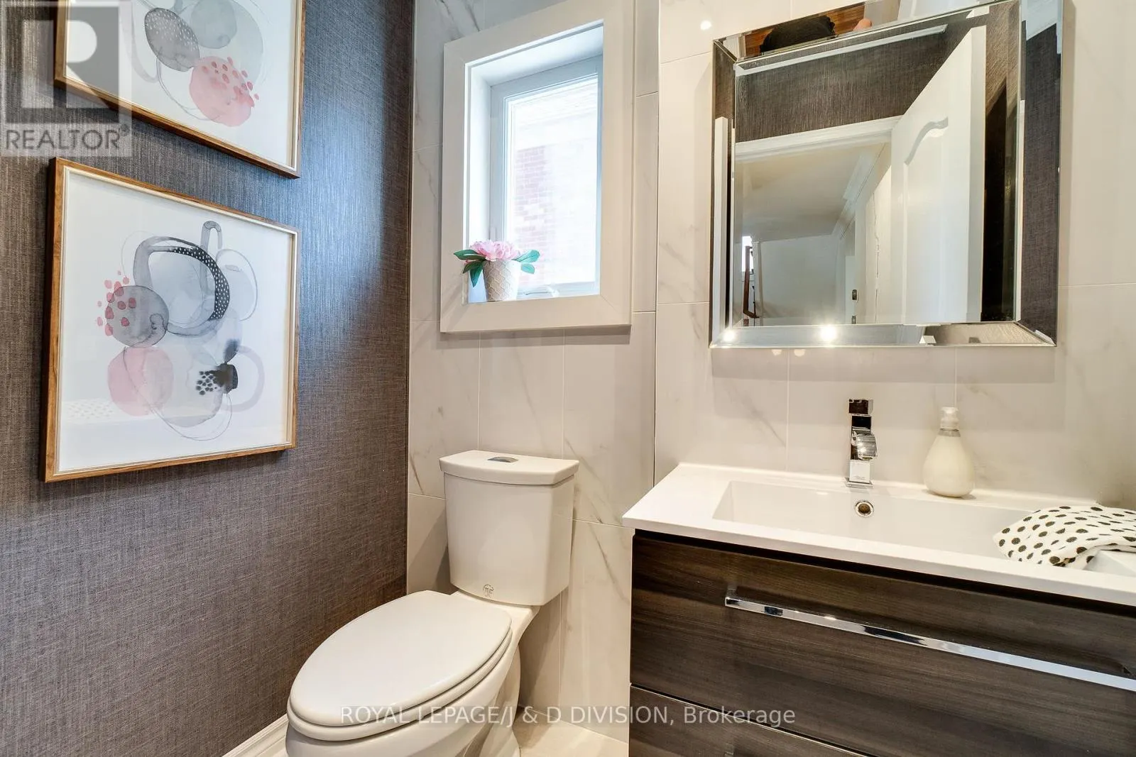 2448 CAPILANO CRESCENT