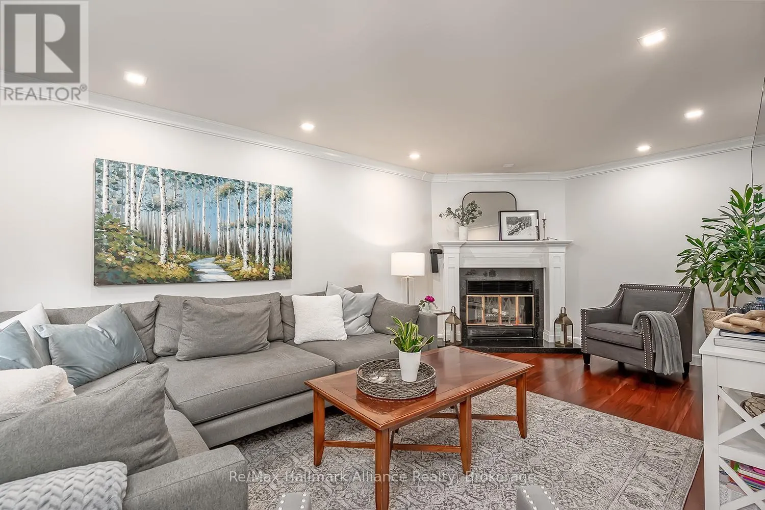 7172 BAYWOOD COURT