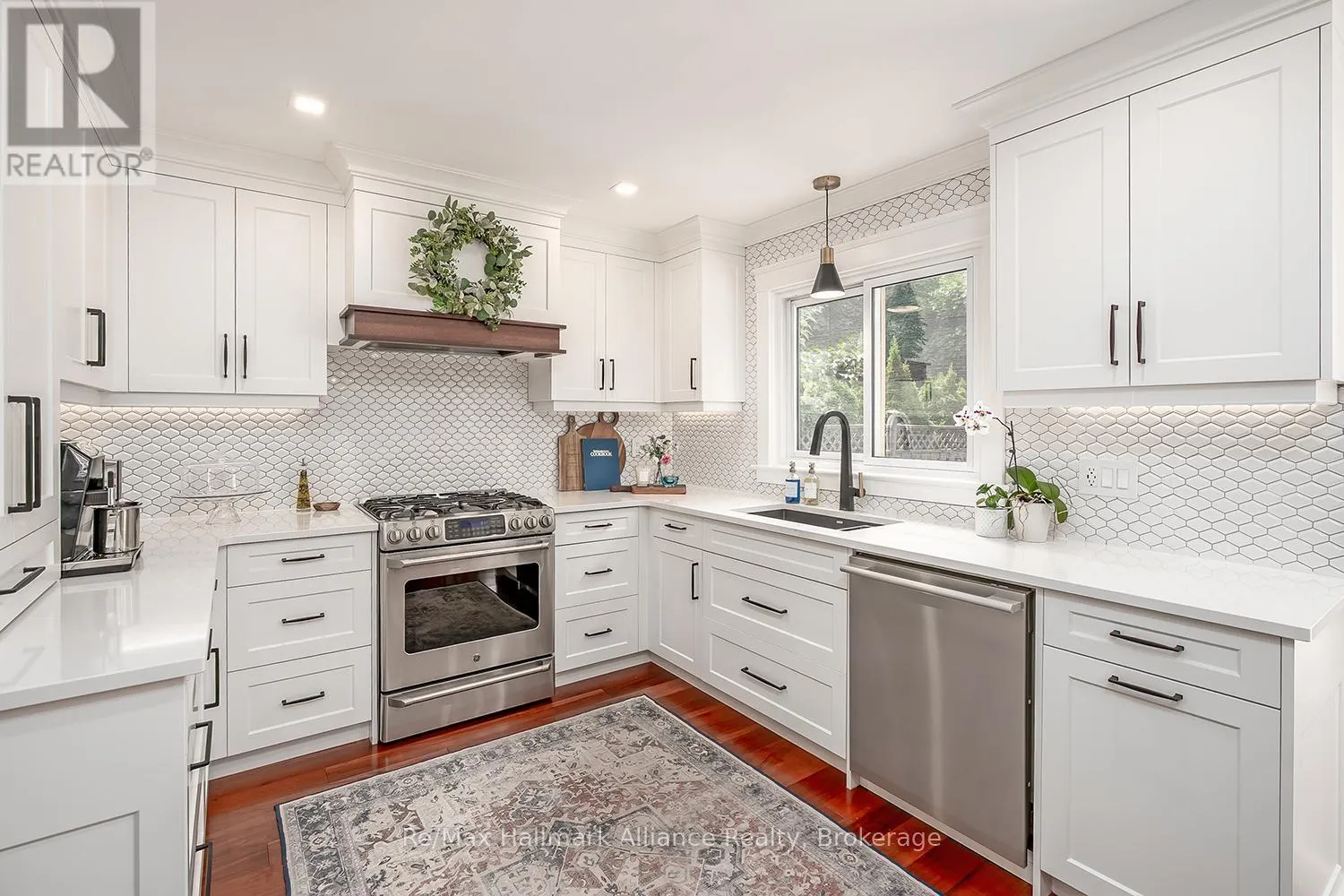 7172 BAYWOOD COURT