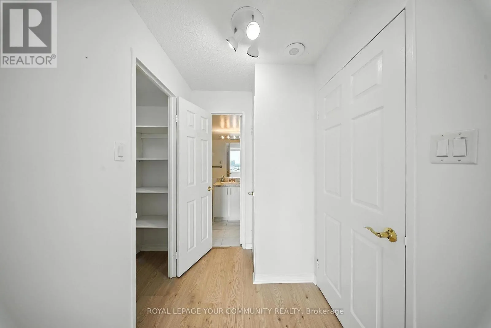 1404 - 330 RATHBURN ROAD W