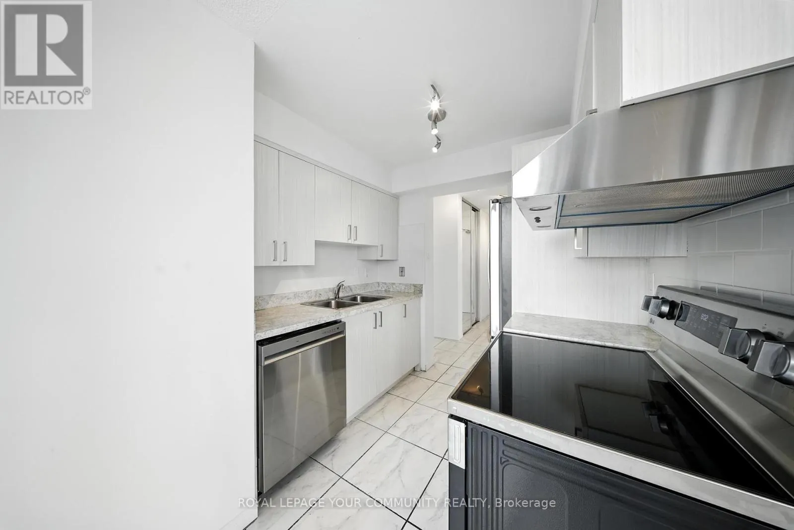 1404 - 330 RATHBURN ROAD W