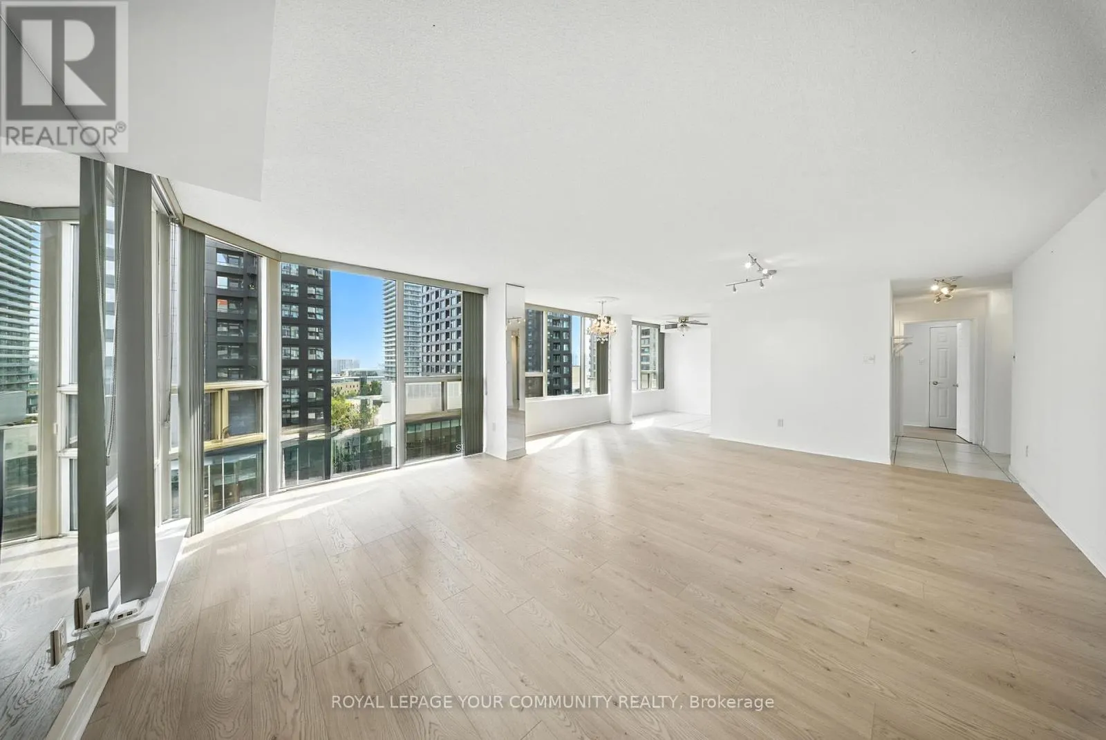 1404 - 330 RATHBURN ROAD W