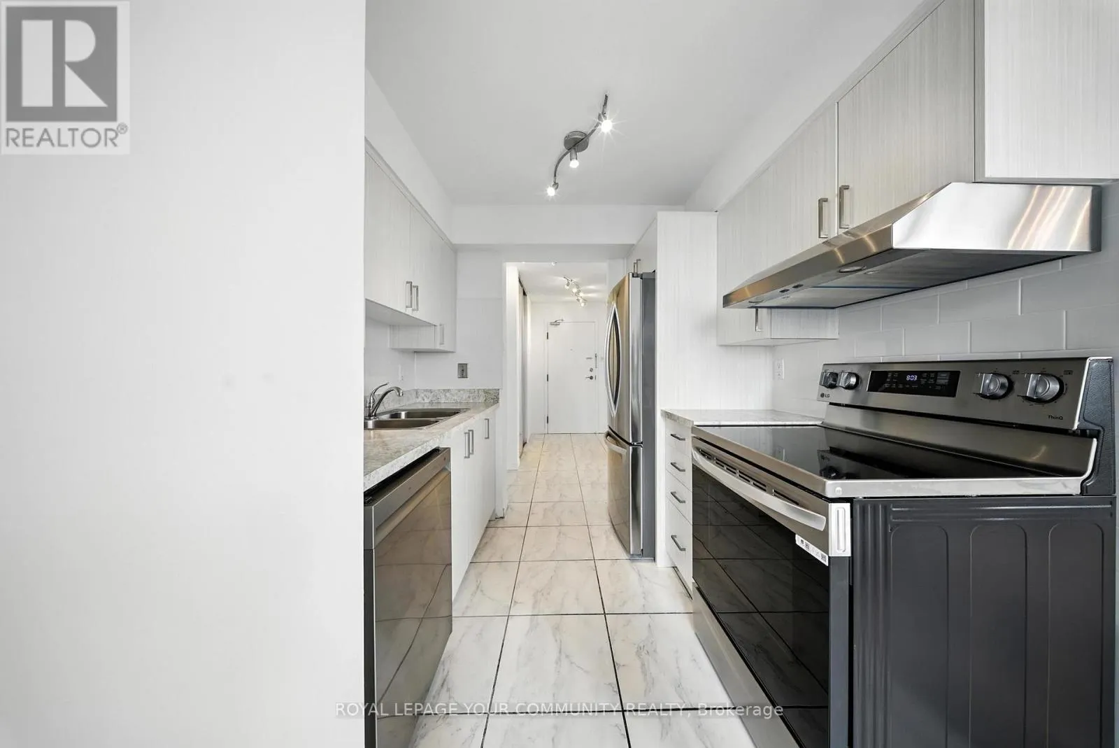 1404 - 330 RATHBURN ROAD W