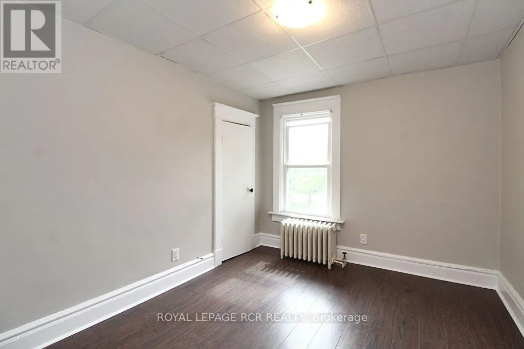 UPPER LEVEL - 69 KING STREET W
