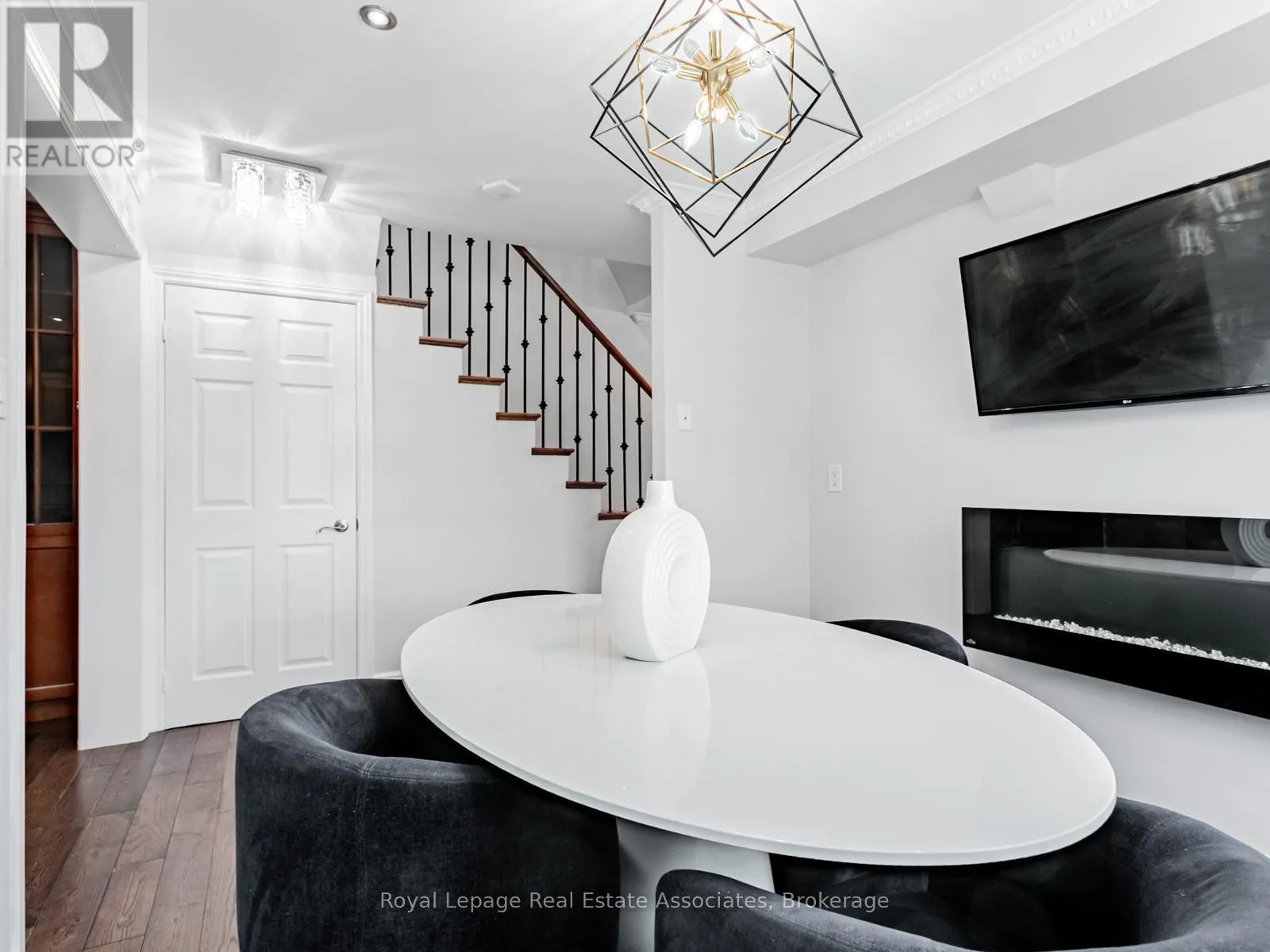 35 GLENMANOR DRIVE