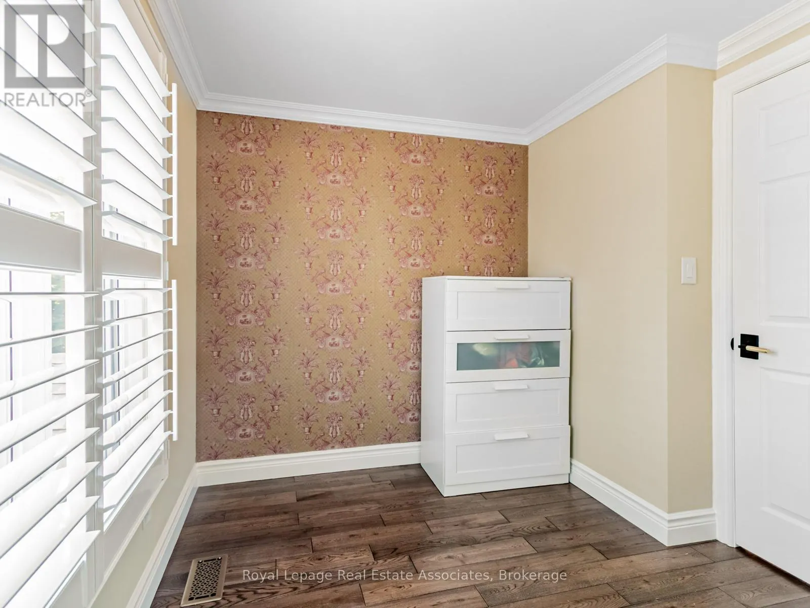 35 GLENMANOR DRIVE