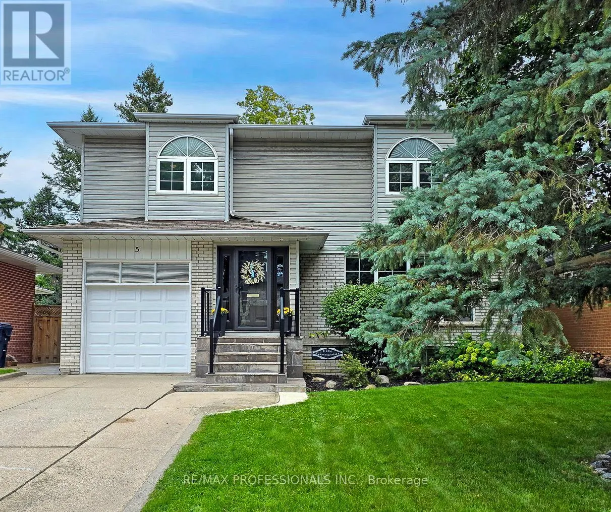 5 GRASSPOINT CRESCENT