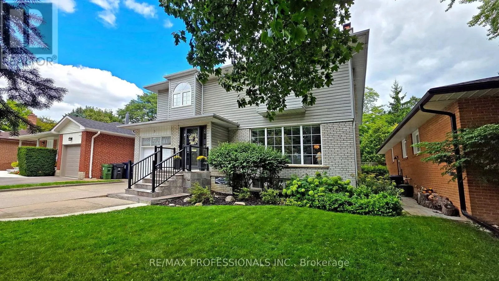 5 GRASSPOINT CRESCENT