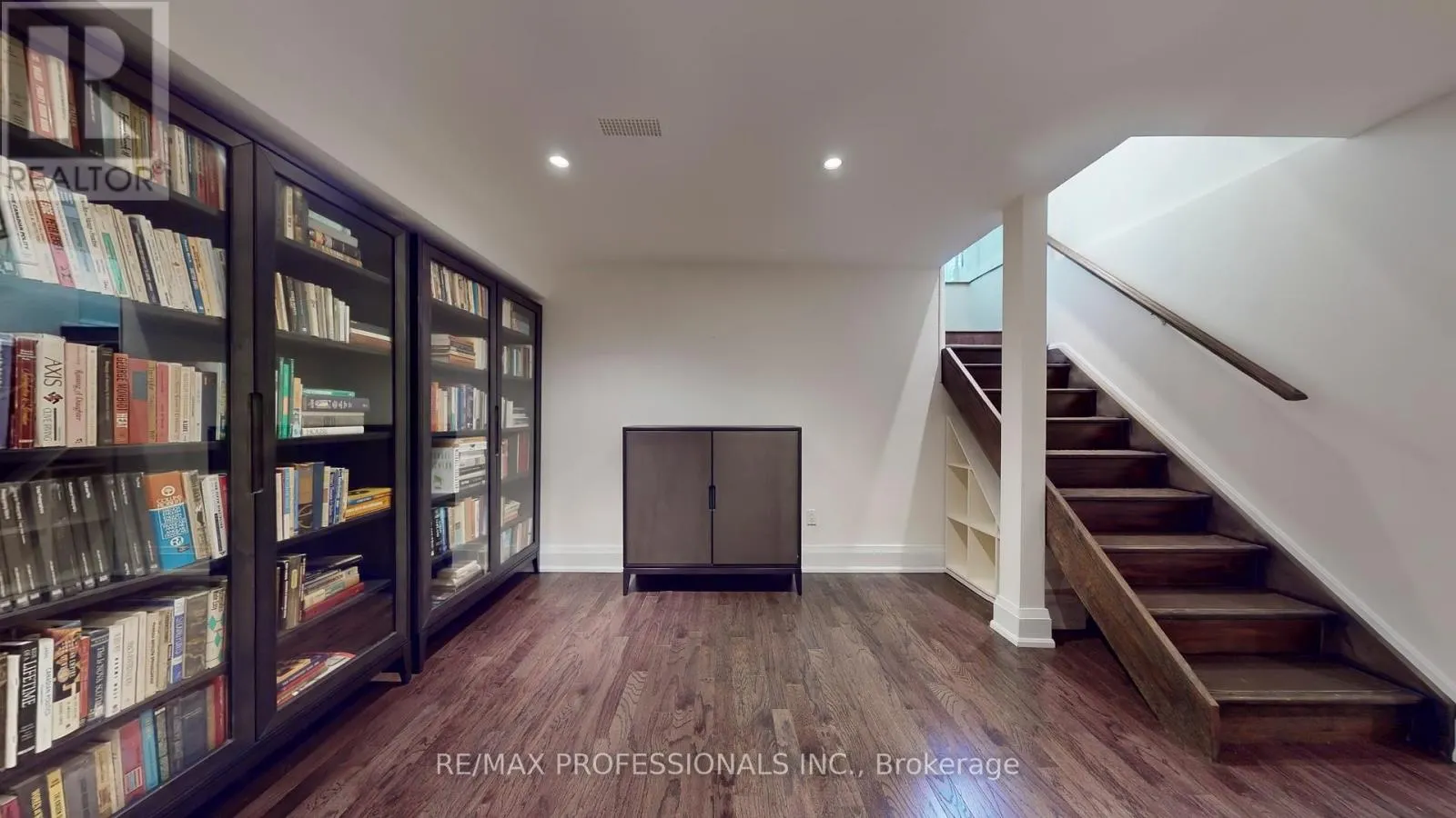 5 GRASSPOINT CRESCENT