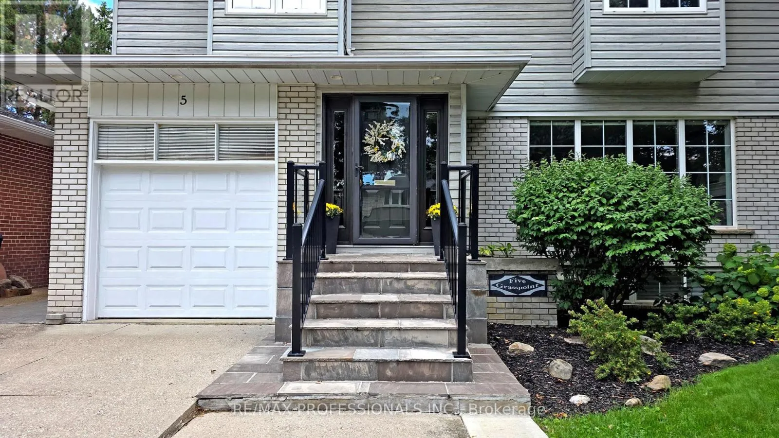 5 GRASSPOINT CRESCENT