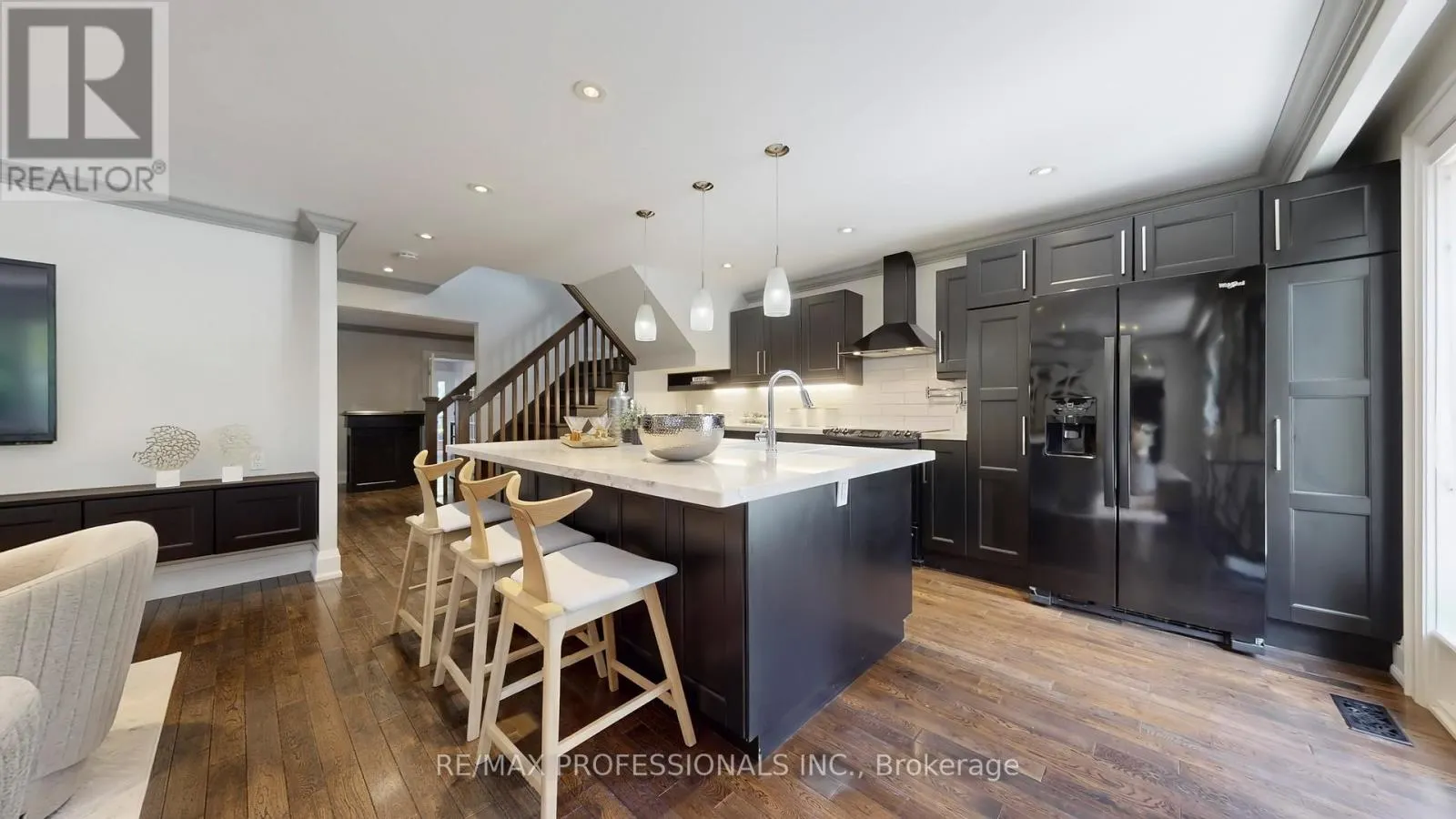 5 GRASSPOINT CRESCENT
