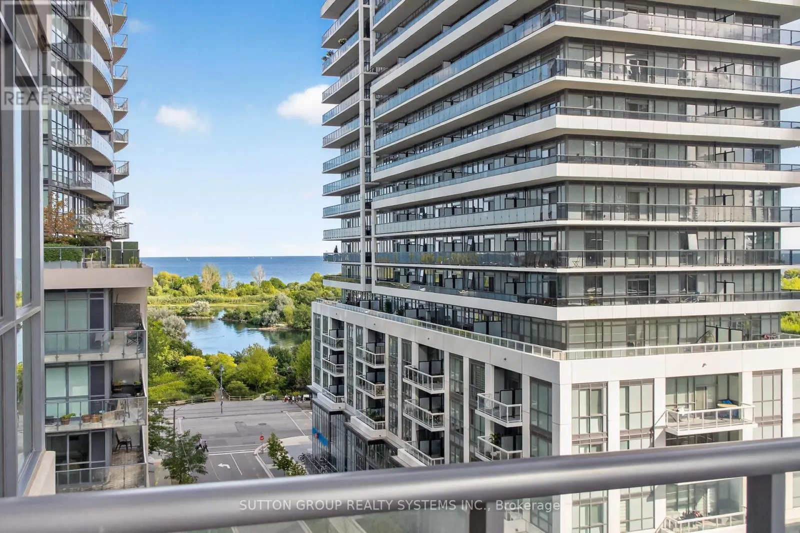 815 - 60 ANNIE CRAIG DRIVE