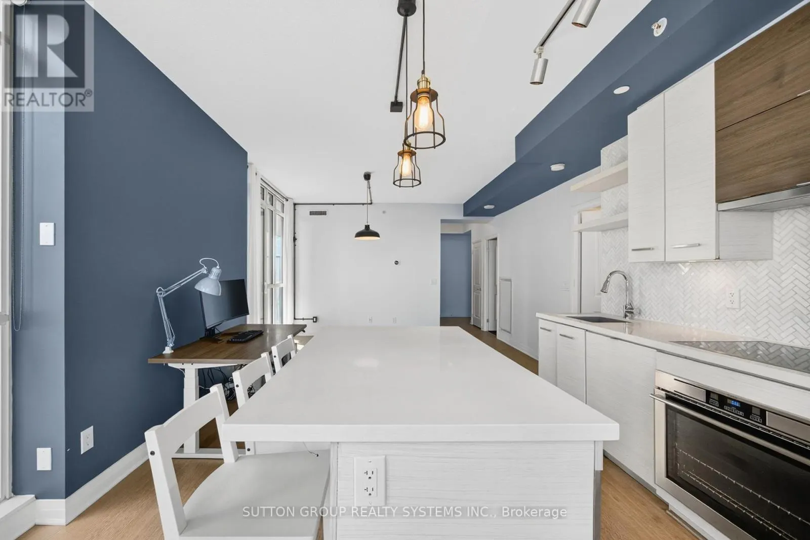 815 - 60 ANNIE CRAIG DRIVE
