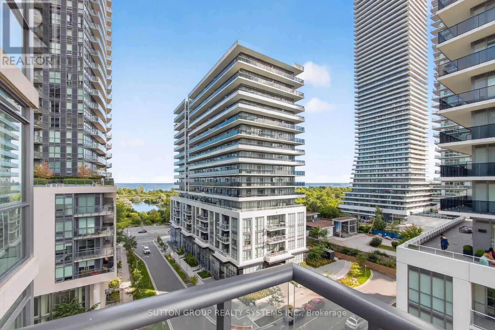 815 - 60 ANNIE CRAIG DRIVE