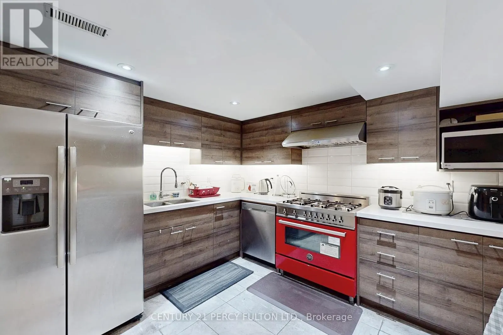 1832 CHESBRO COURT