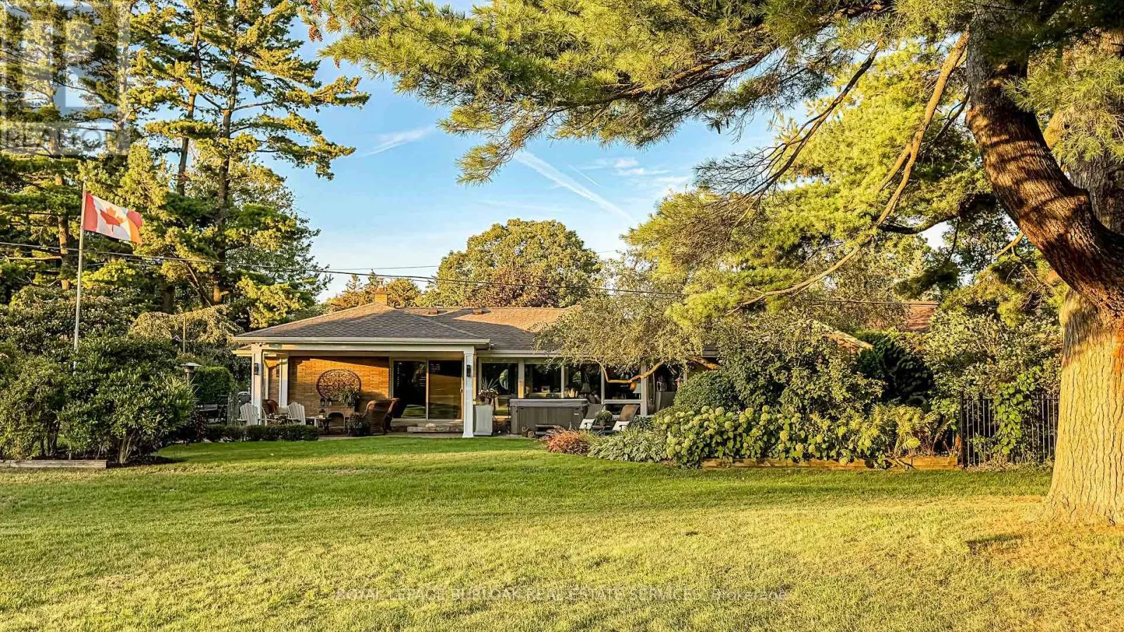 724 KINGSWAY DRIVE