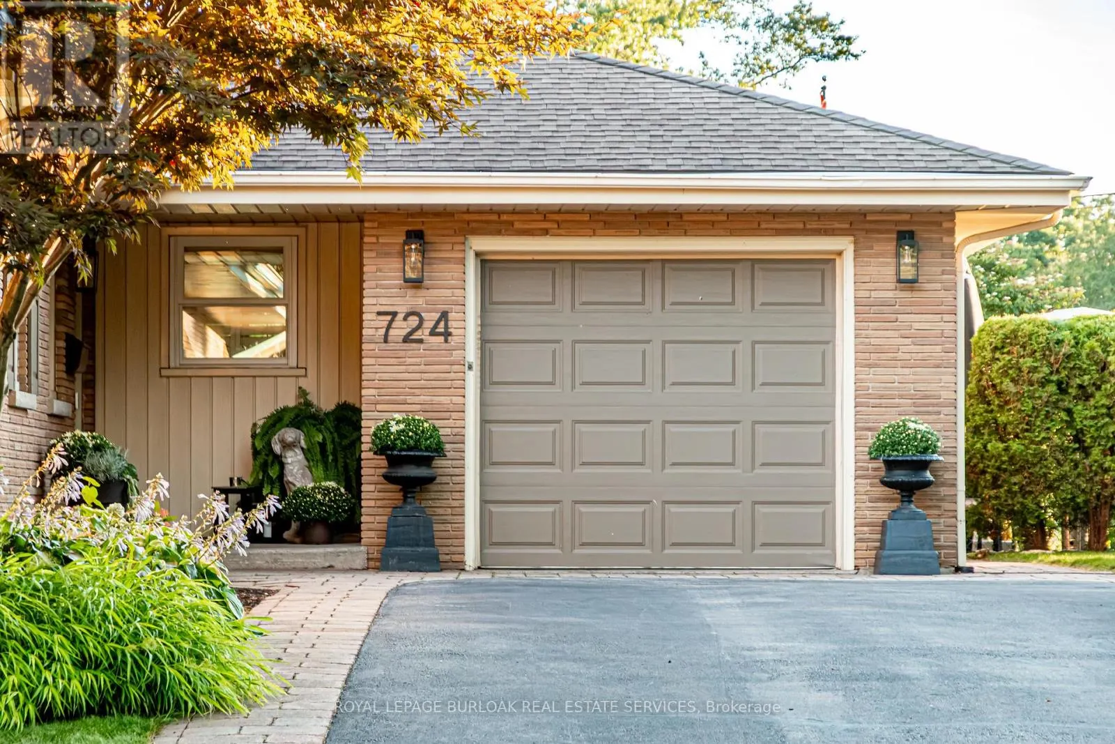 724 KINGSWAY DRIVE