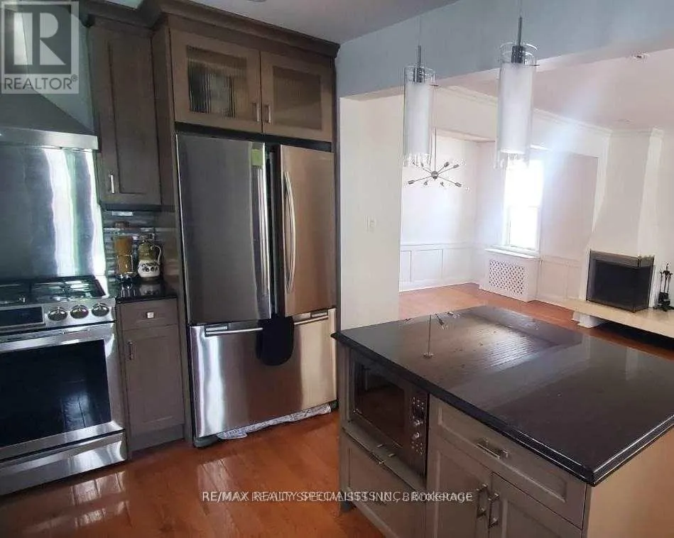 10 MAPLE AVENUE S