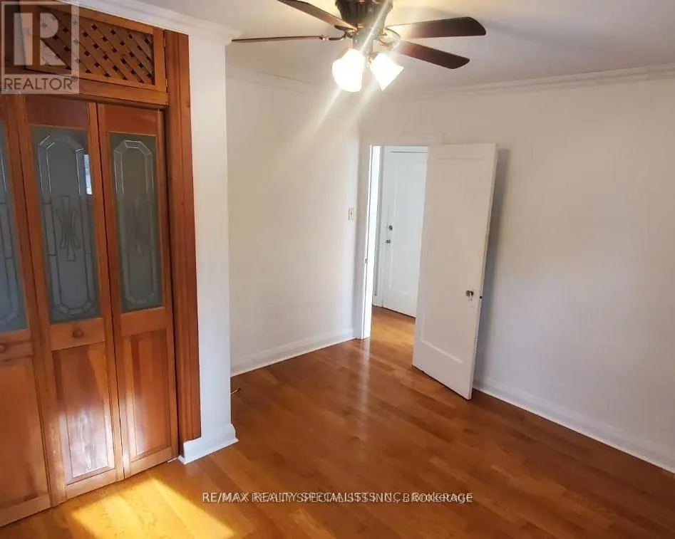 10 MAPLE AVENUE S