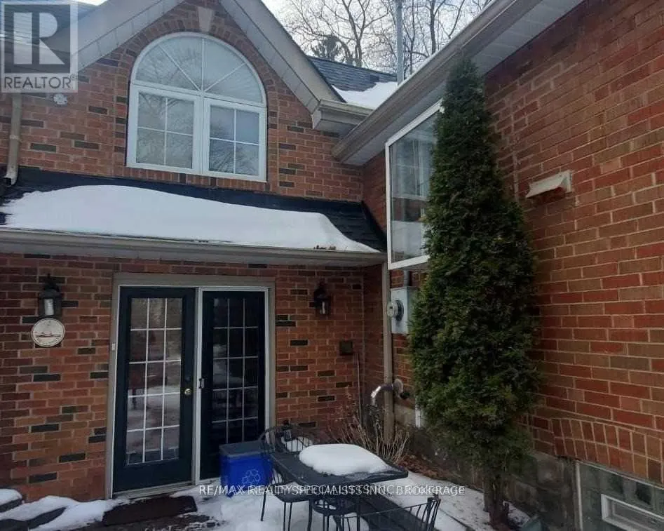 10 MAPLE AVENUE S