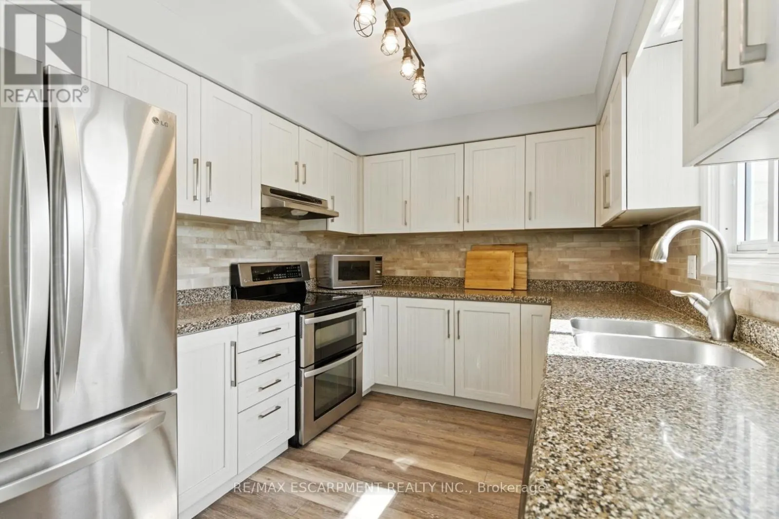 580 DEERHURST DRIVE