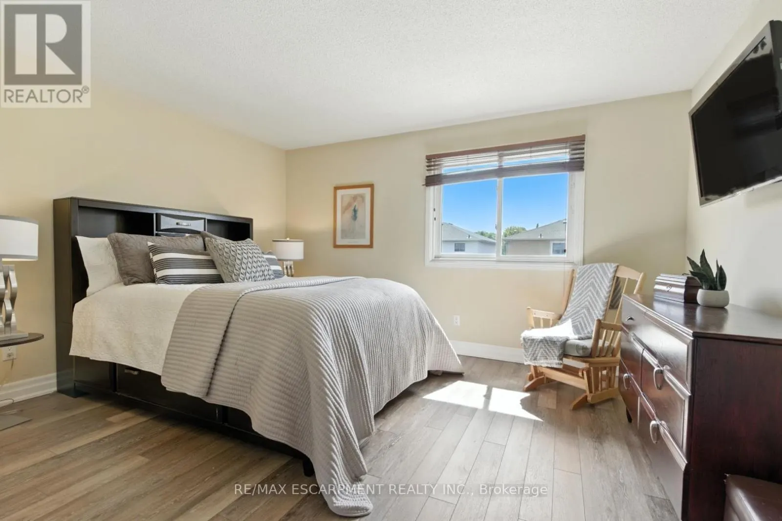 580 DEERHURST DRIVE