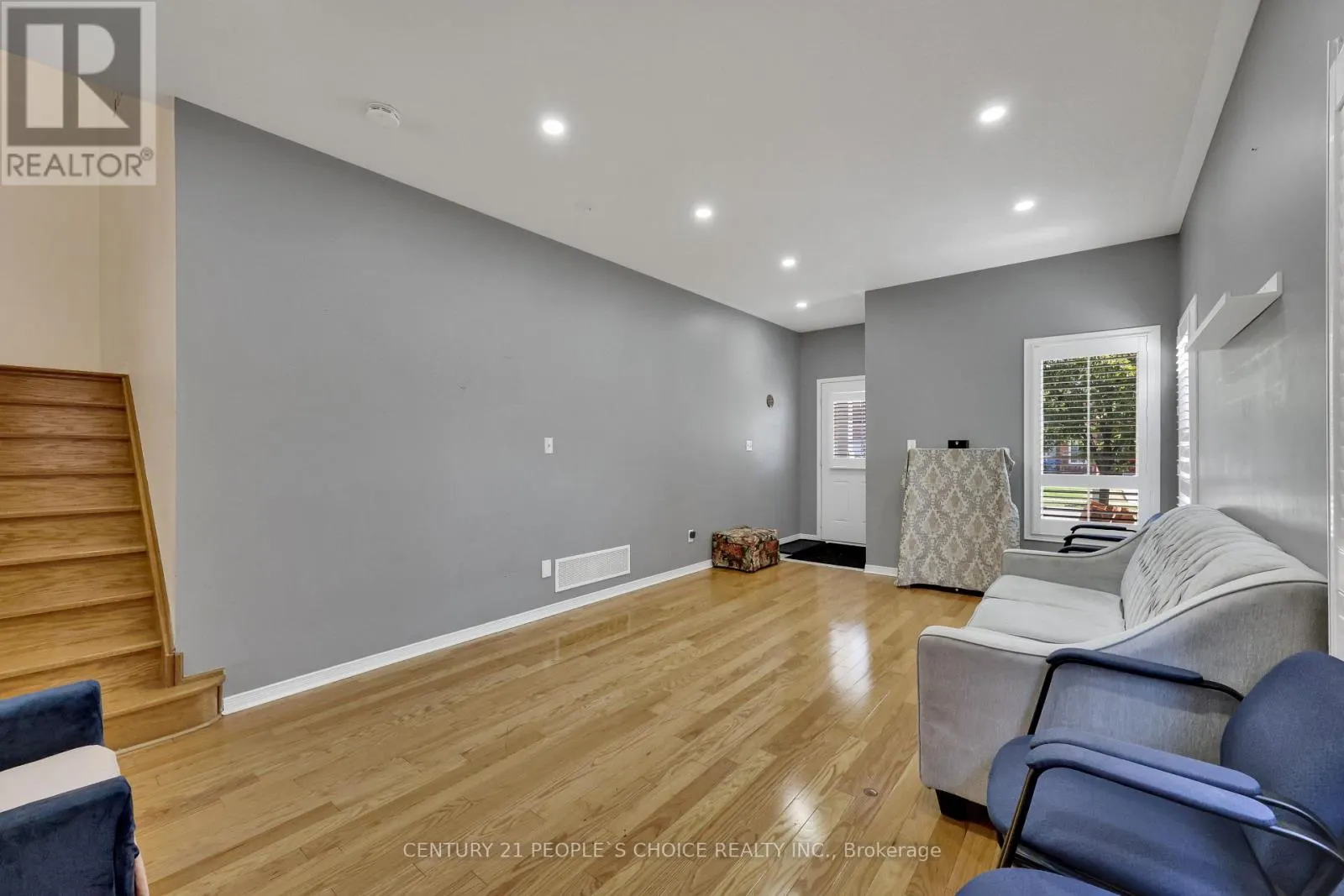 46 COMMODORE DRIVE