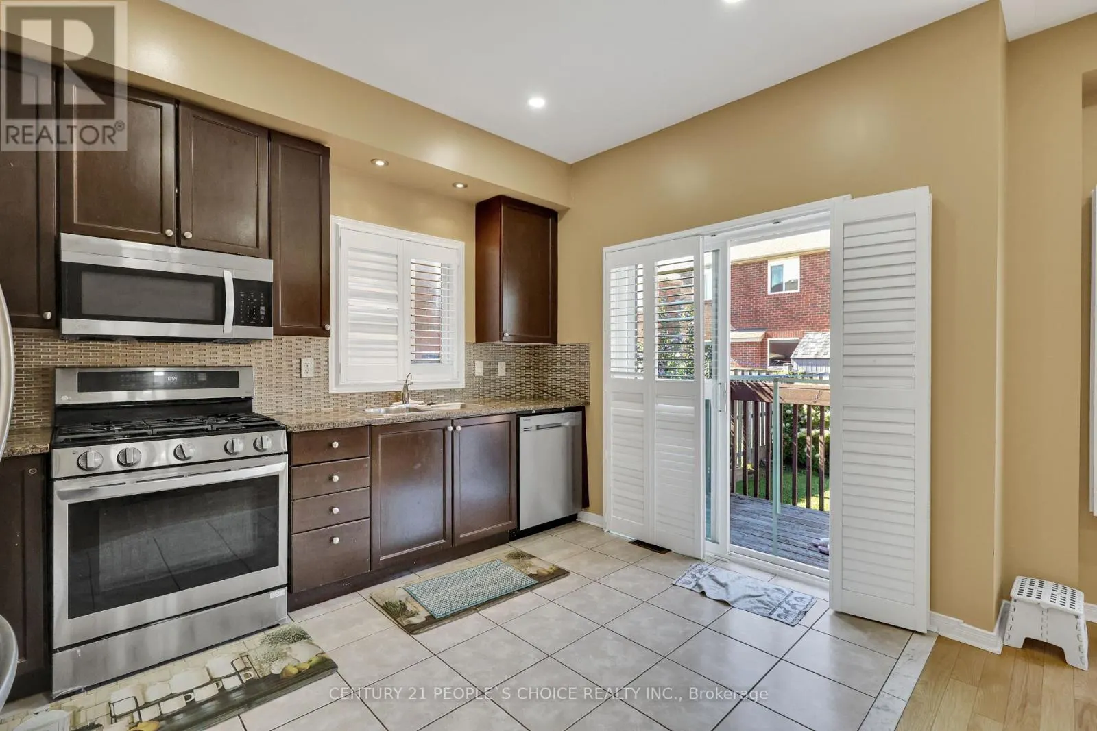 46 COMMODORE DRIVE