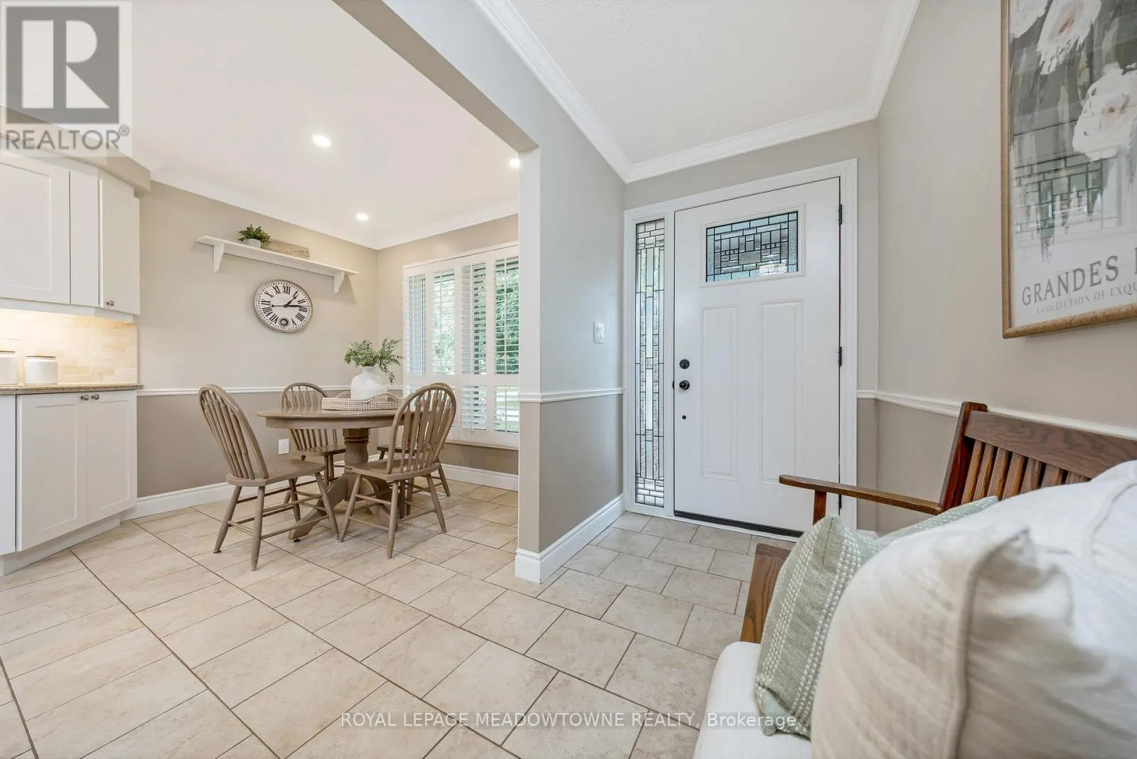 561 HAWTHORNE CRESCENT