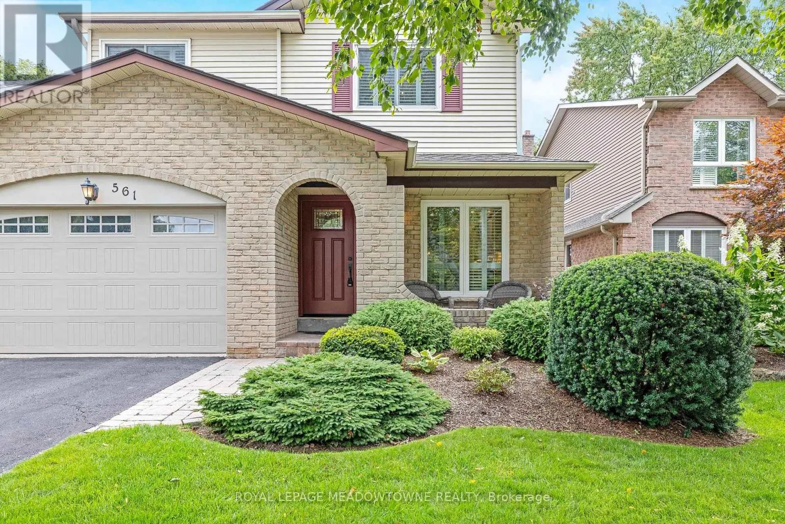 561 HAWTHORNE CRESCENT