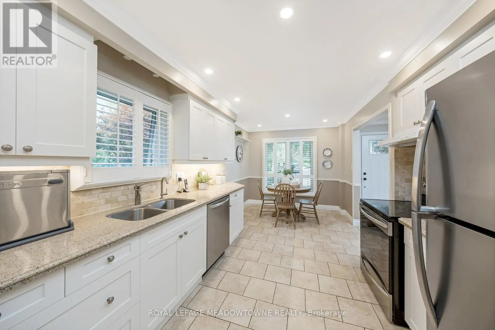 561 HAWTHORNE CRESCENT