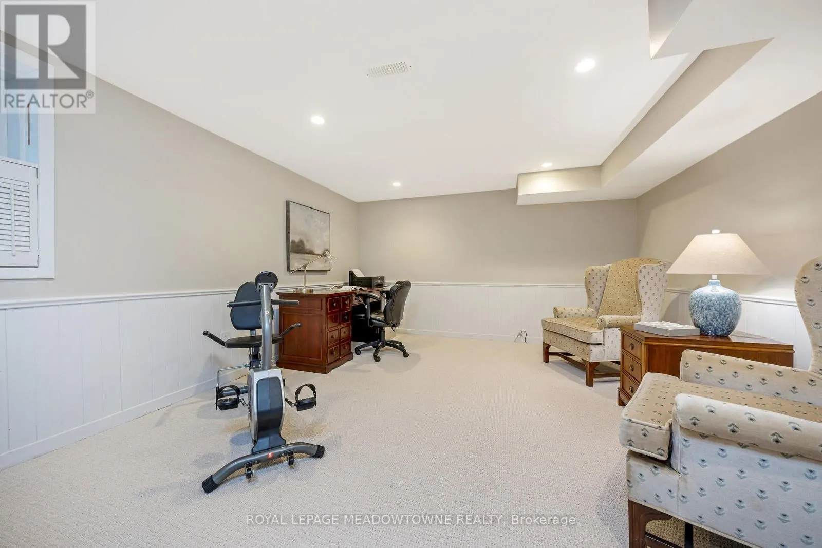 561 HAWTHORNE CRESCENT