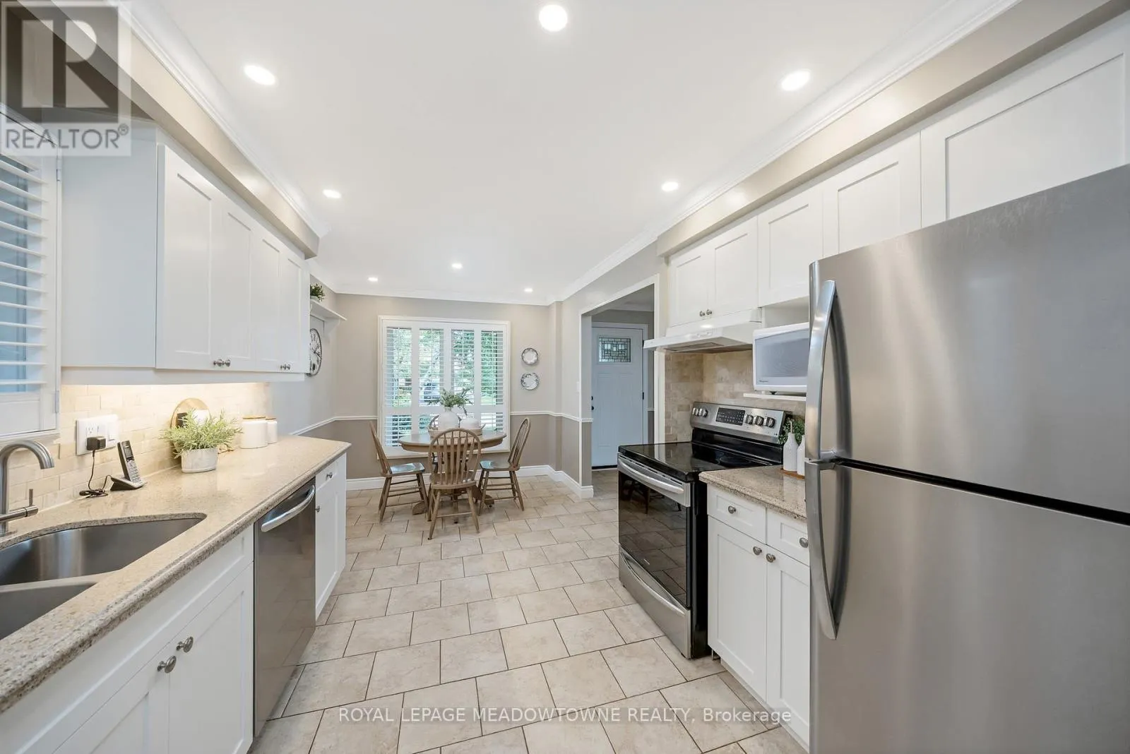 561 HAWTHORNE CRESCENT