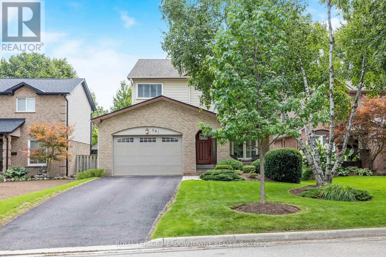 561 HAWTHORNE CRESCENT