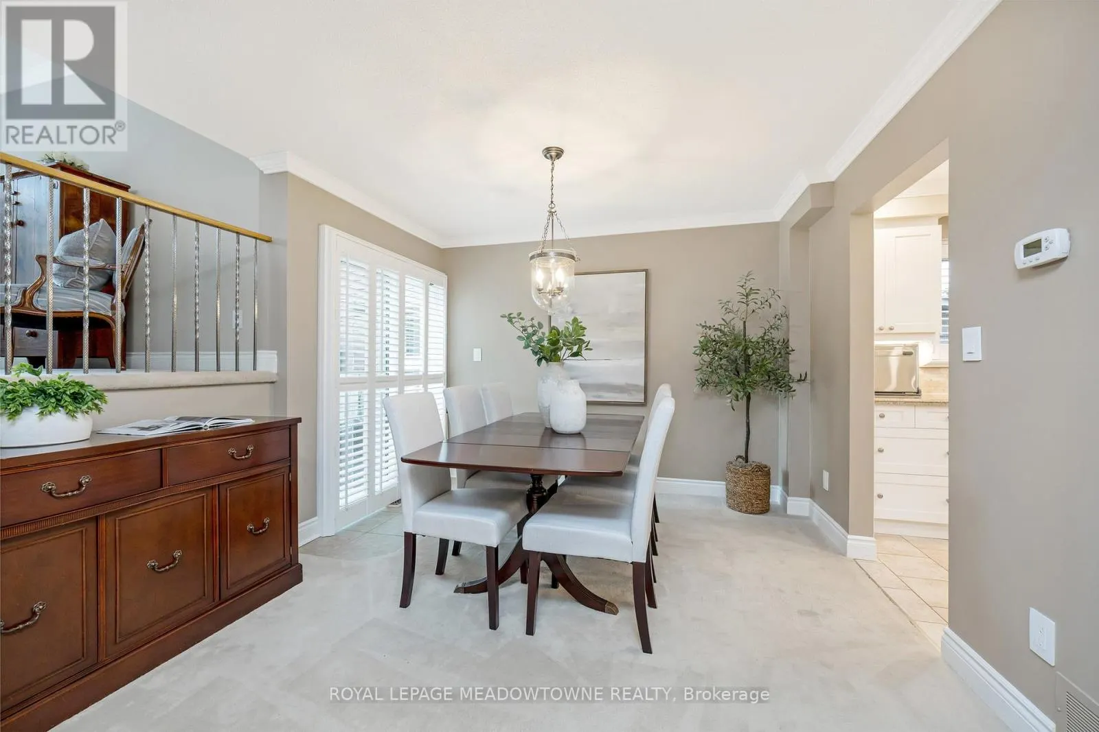 561 HAWTHORNE CRESCENT