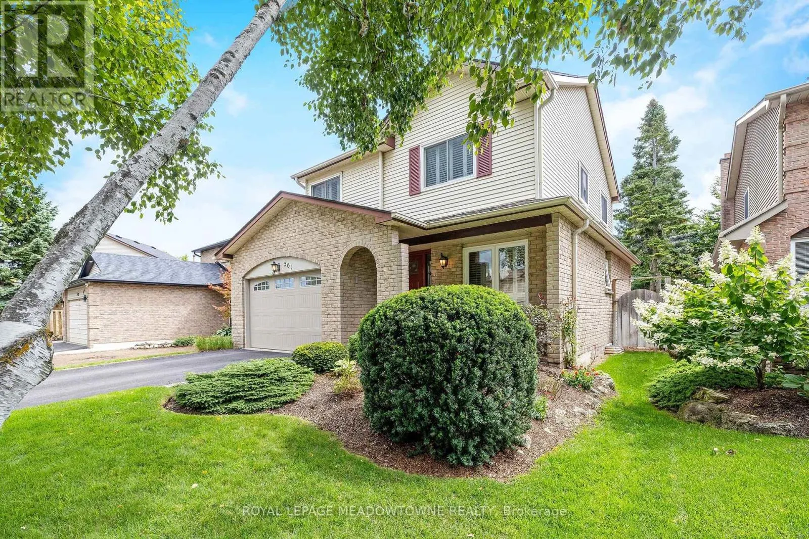 561 HAWTHORNE CRESCENT