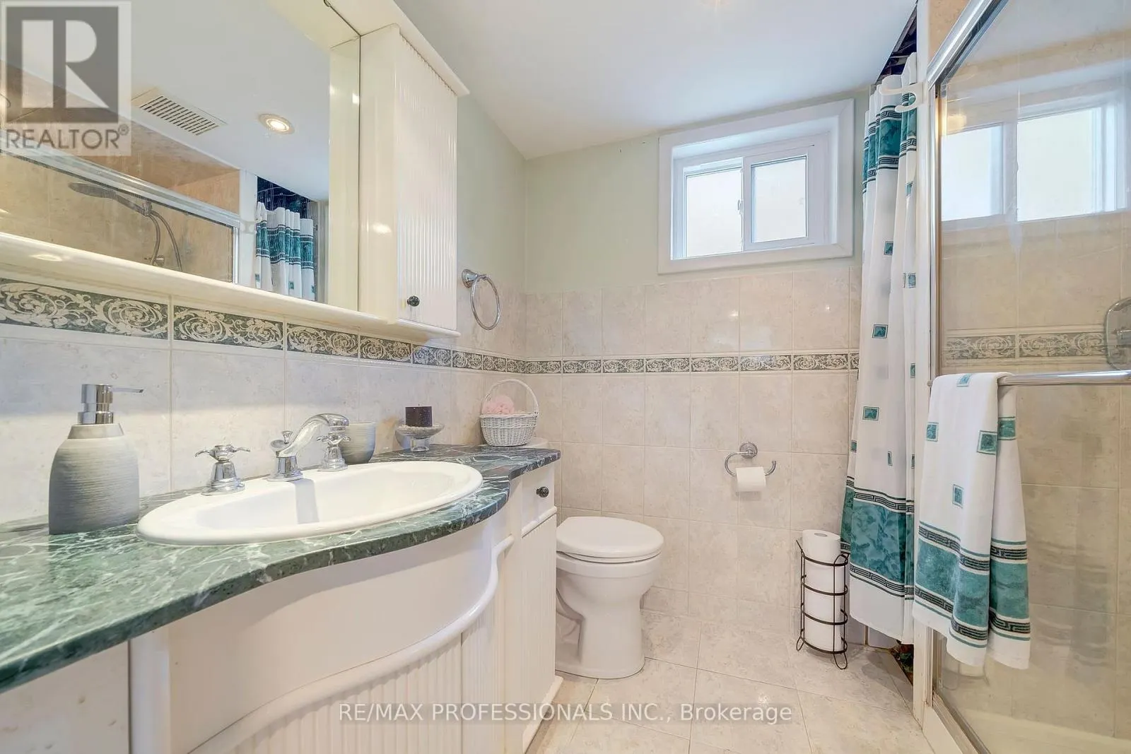 216 WELLESWORTH DRIVE