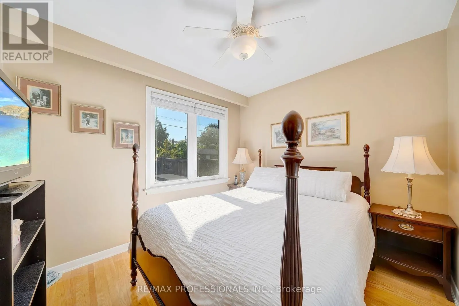 216 WELLESWORTH DRIVE