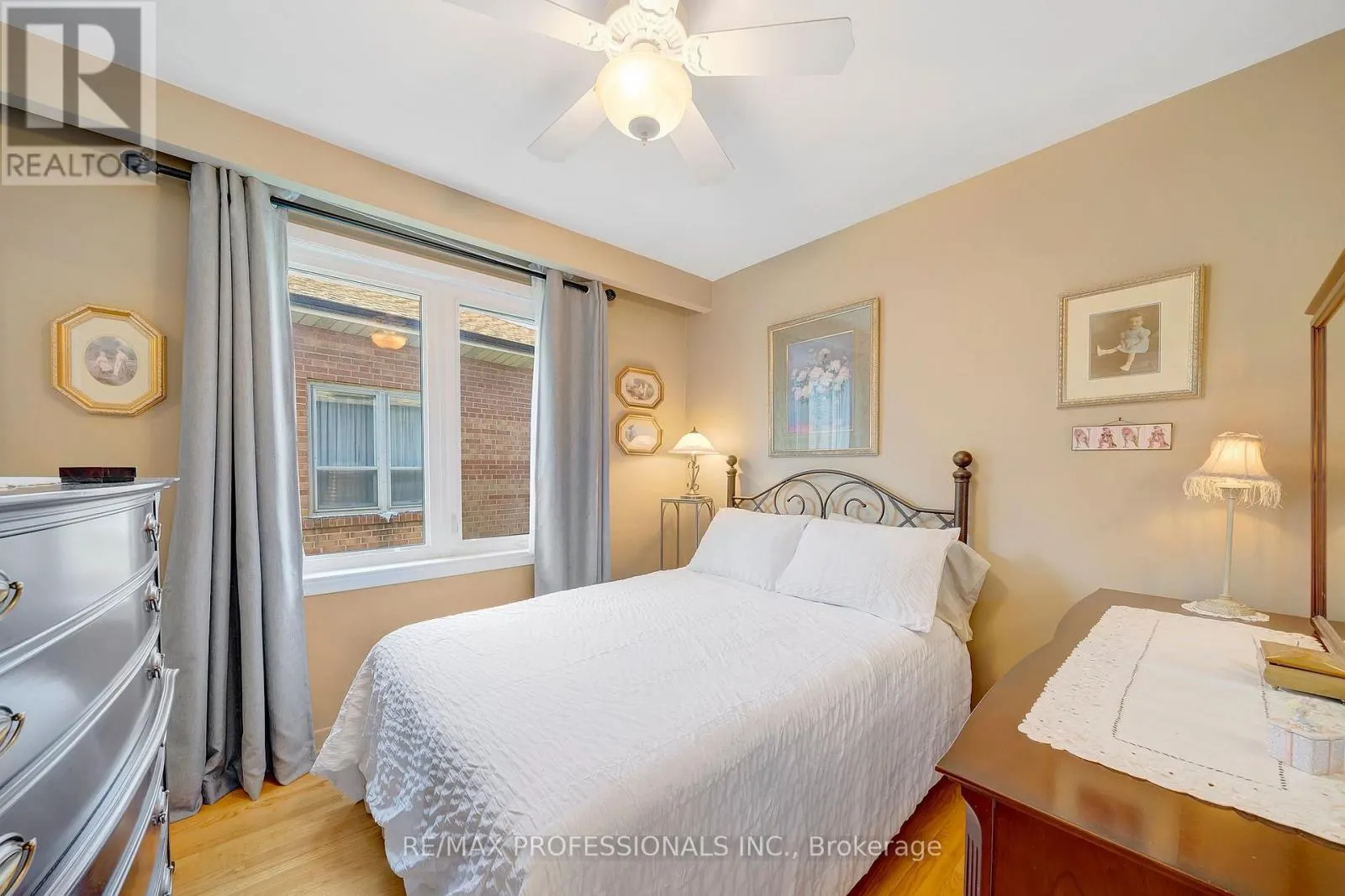 216 WELLESWORTH DRIVE