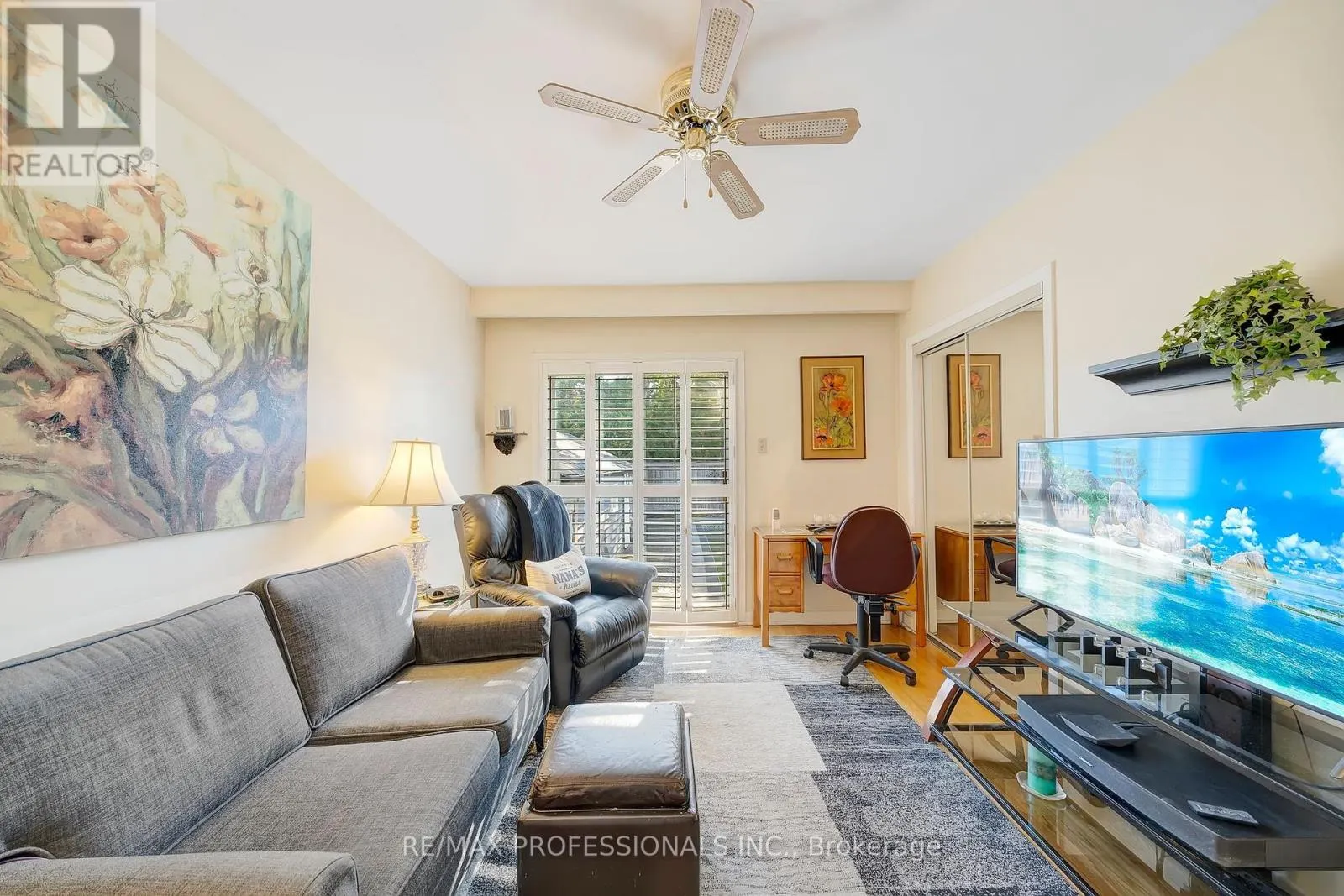 216 WELLESWORTH DRIVE