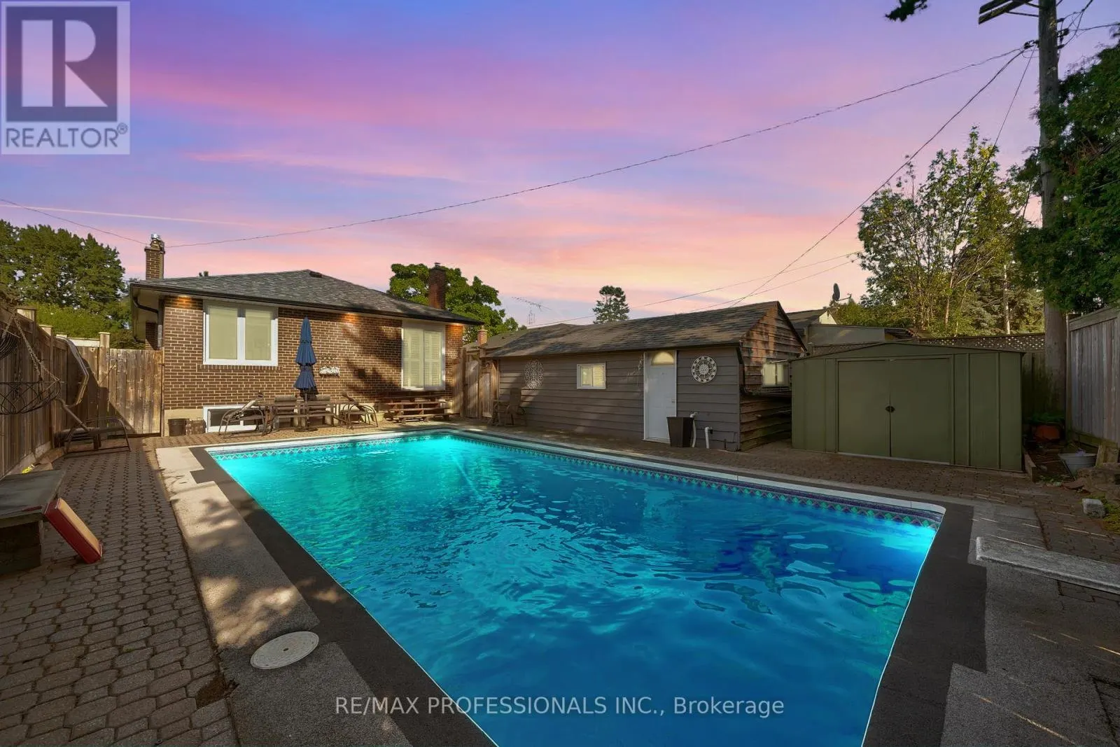 216 WELLESWORTH DRIVE
