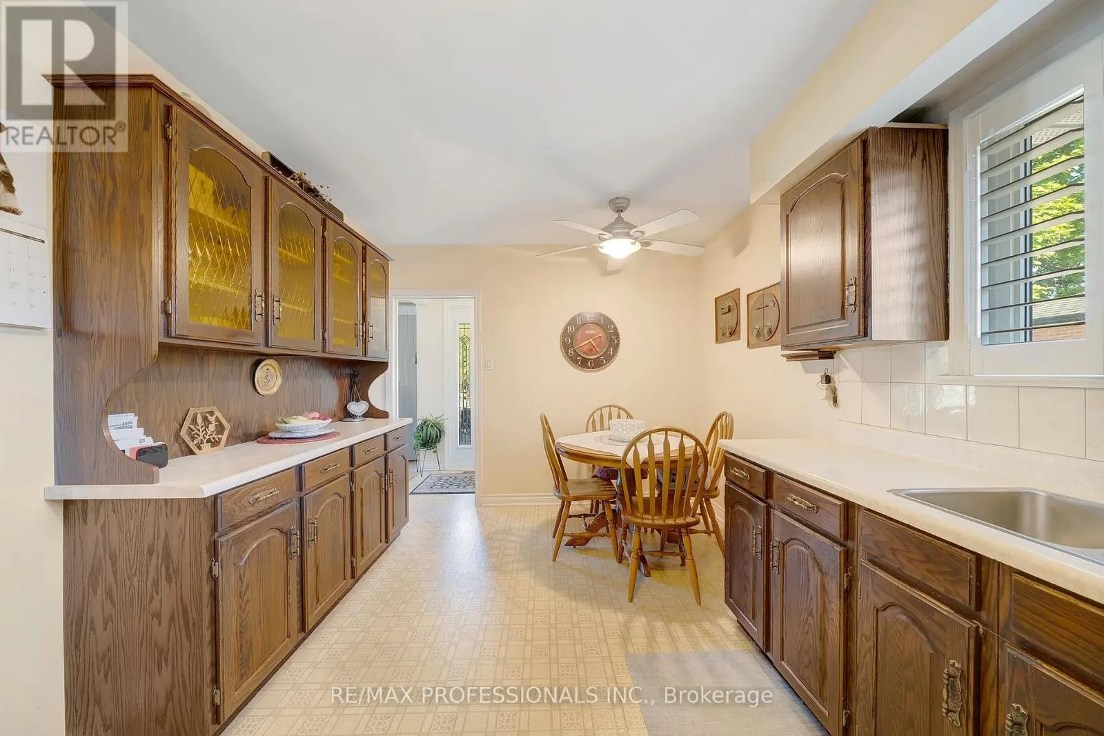 216 WELLESWORTH DRIVE