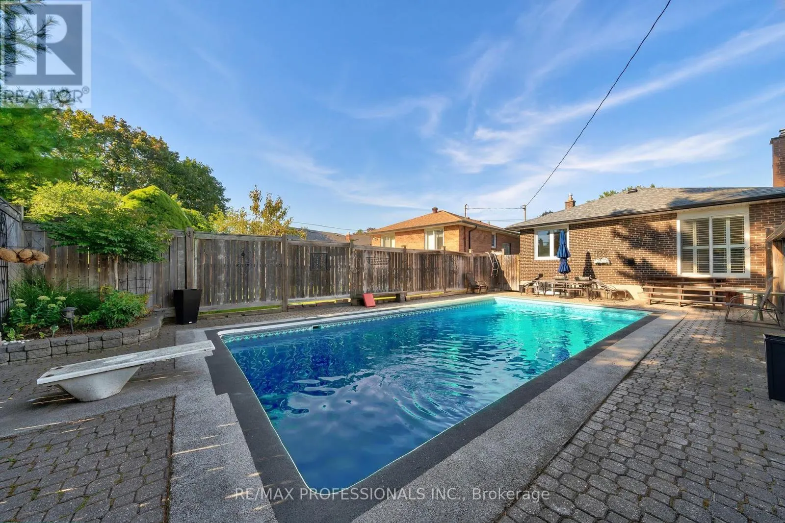 216 WELLESWORTH DRIVE