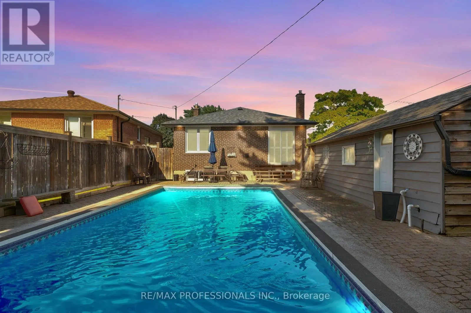 216 WELLESWORTH DRIVE