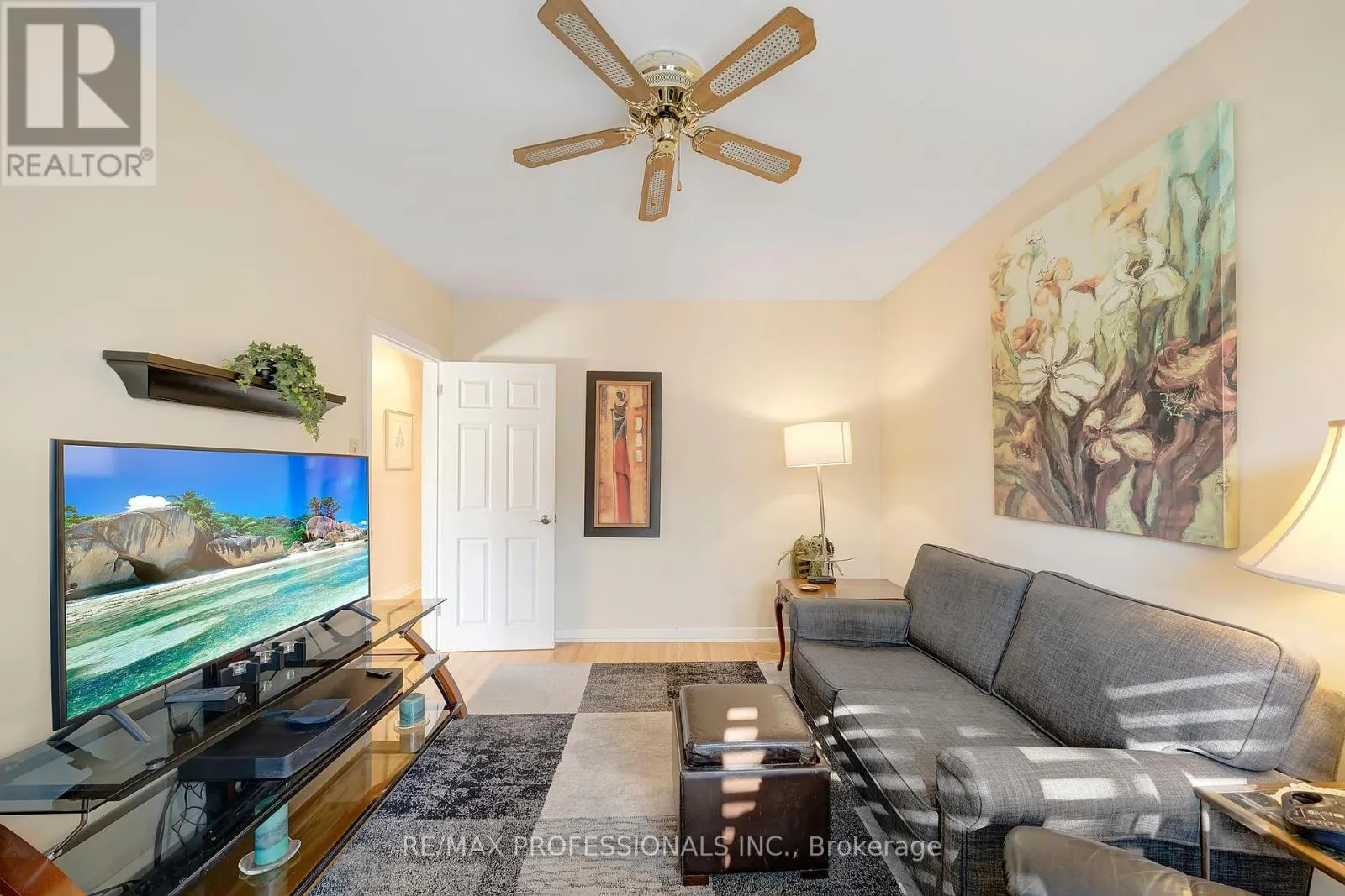 216 WELLESWORTH DRIVE
