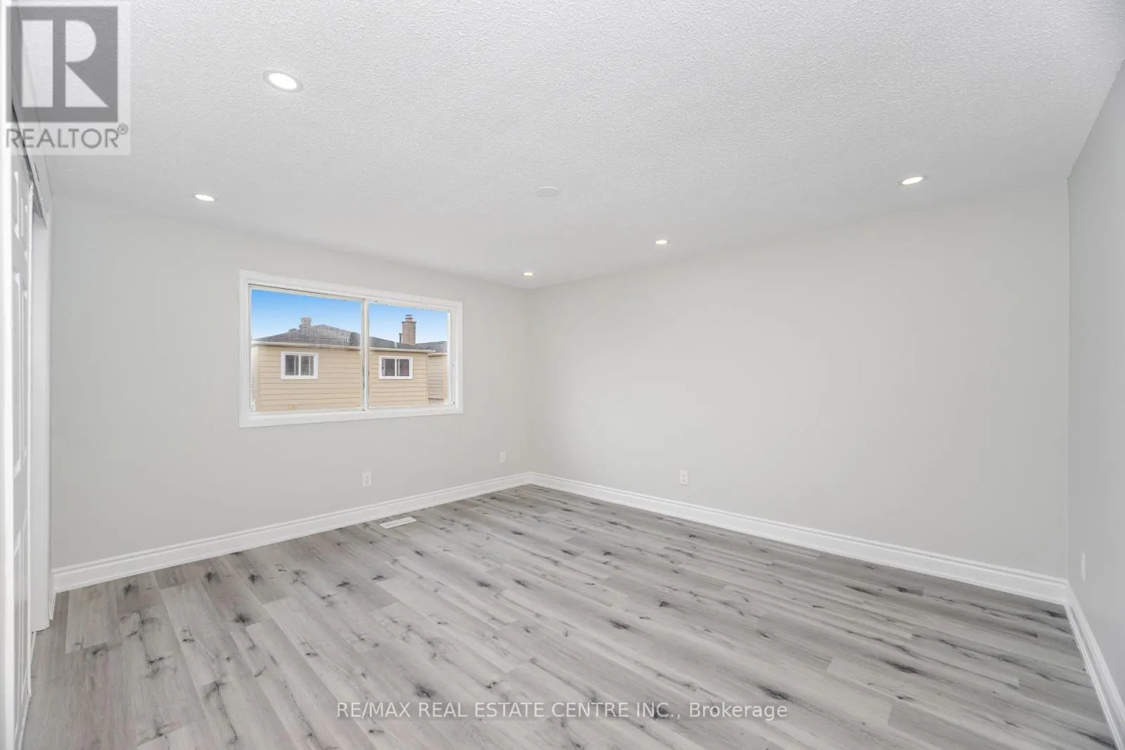 76 MOFFATT AVENUE