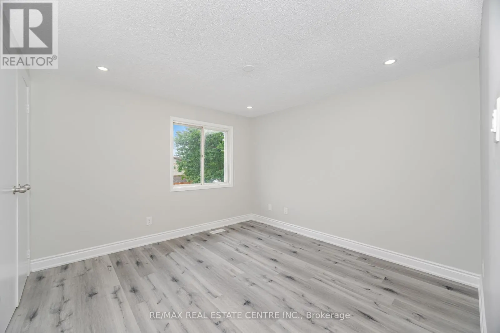76 MOFFATT AVENUE